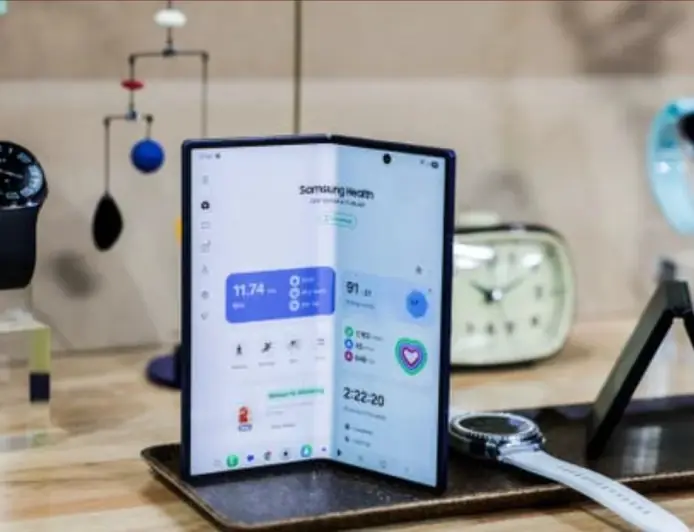 سامسونغ تستعد لإطلاق هاتف جديد قابل للطي في 2026