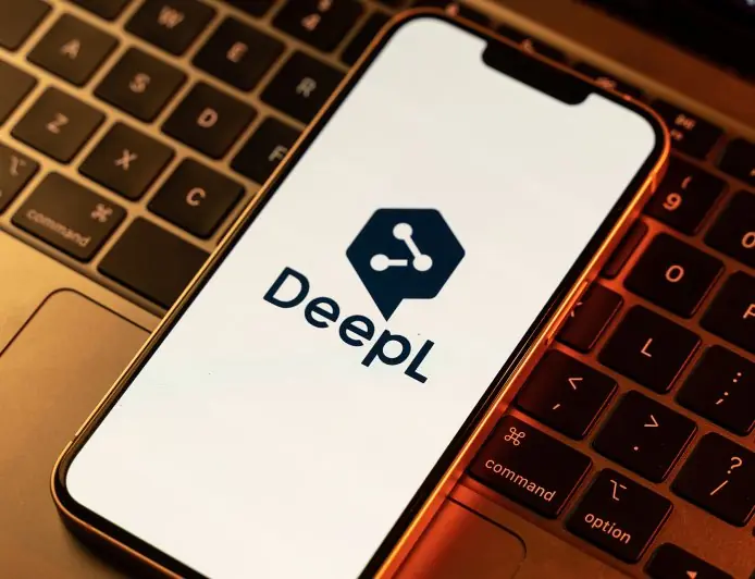 إطلاق "ديب إل فويس" لتعزيز الترجمة الصوتية الفورية