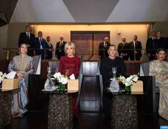 بالفيديو.. الأميرات للا خديجة وللا مريم وللا حسناء يحضرن رفقة بريجيت ماكرون العرض الافتتاحي للمسرح الملكي