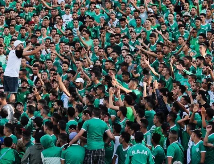 جماهير الرجاء تؤكد وفاءها.. إقبال كبير على تذاكر مواجهة الدفاع الجديدي