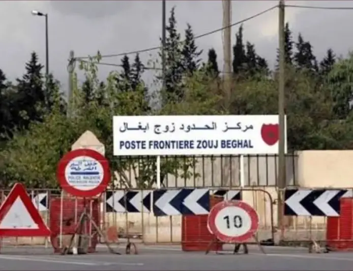 عبر معبر “زوج بغال”.. الجزائر تسلم 56 مهاجراً سريا للمغرب