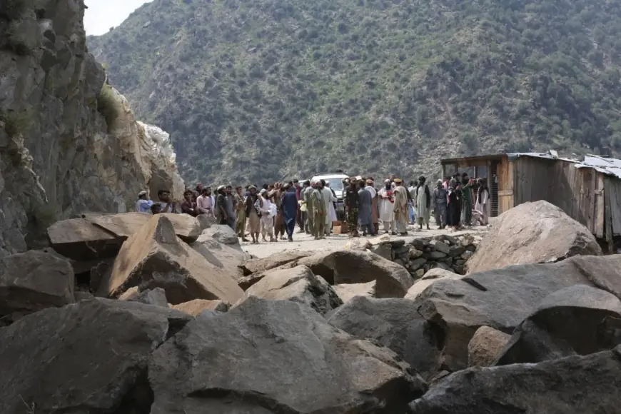 مصرع 8 أشخاص  إثر هزة أرضية قوية في شمال شرق أفغانستان