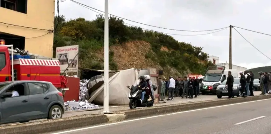 حادث مأساوي بالفنيدق.. مصرع 3 أشخاص إثر اصطدام شاحنتين