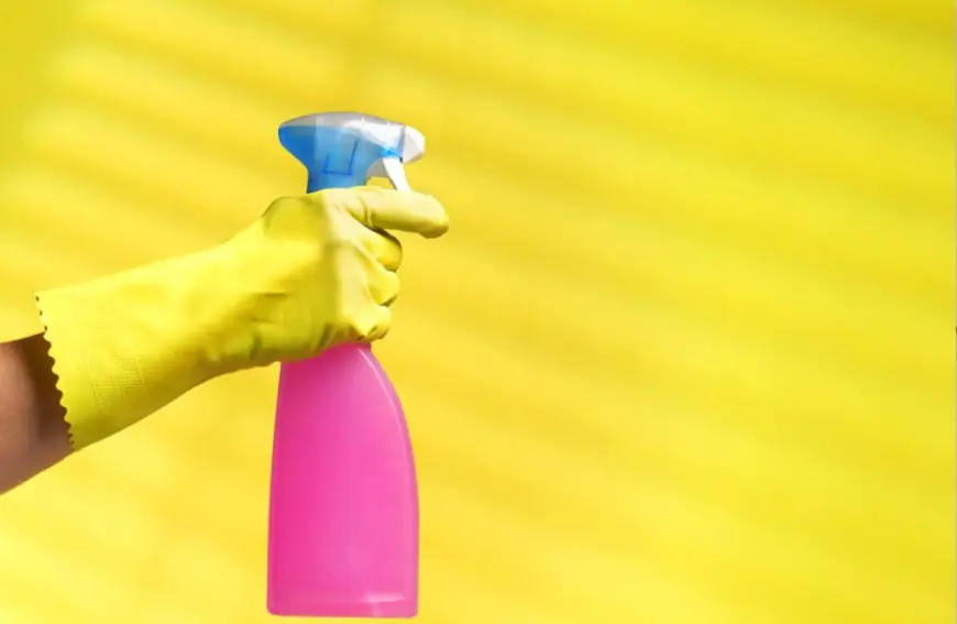 دراسة تحذر من مخاطر بخاخات التنظيف على الرئتين