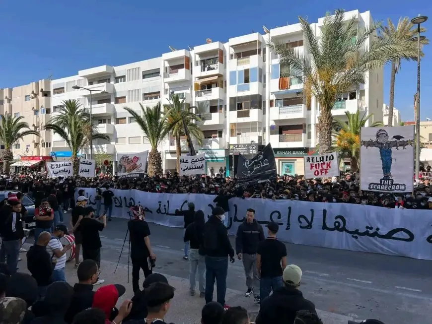 وقفة احتجاجية لأنصار حسنية أكادير أمام مقر النادي