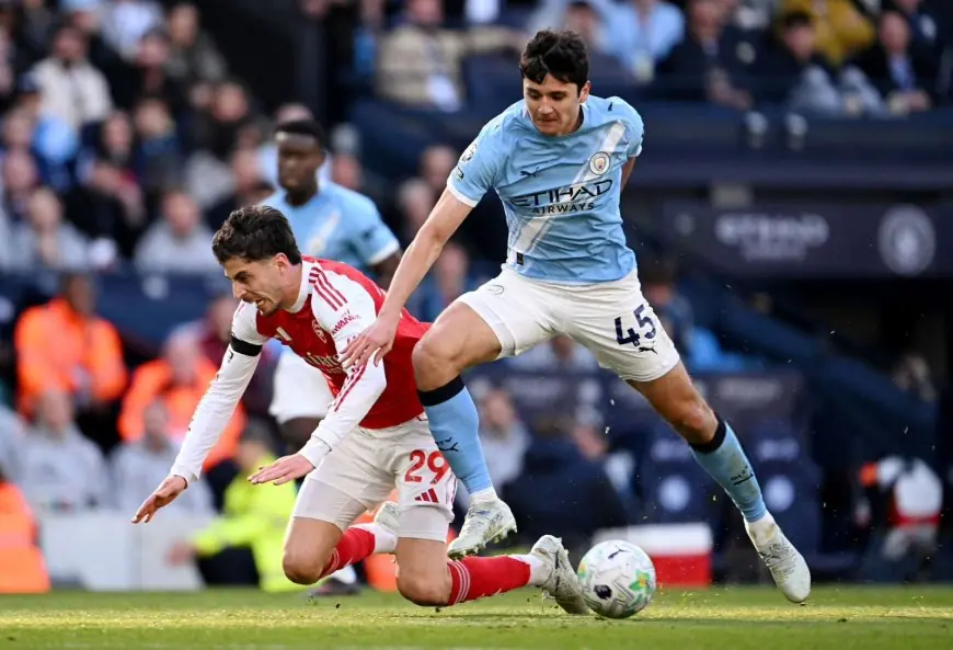 مانشستر سيتي يهزم أرسنال ويشعل صراع الصدارة في الدوري الإنجليزي