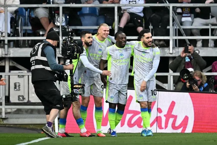 مانشستر سيتي يهزم بيرنلي ويتصدر الدوري الإنجليزي الممتاز