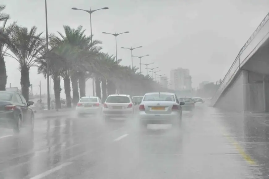 نشرة إنذارية: زخات رعدية قوية مع تساقط البرد بعدد من مناطق المملكة