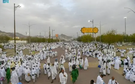 بعد الوقوف بعرفات.. أكثر من 1.7 مليون حاج يتوجهون إلى مشعر مزدلفة