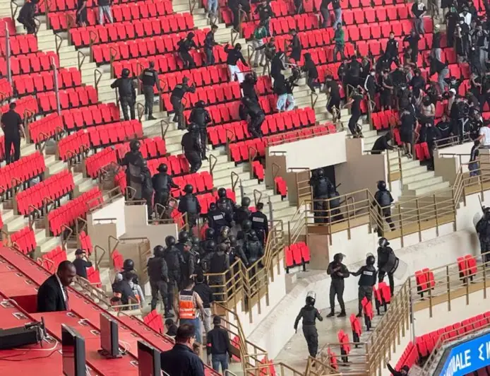 العصبة الاحترافية تمنع تنقل الجماهير الزائرة بعد أحداث شغب مباراة الرجاء والجيش