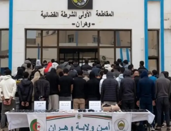 توقيف 67 مهاجراً مغربياً بوهران.. ومطالب حقوقية لحماية المحتجزين واستعادة الجثامين
