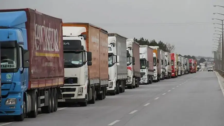 نقابة النقل الطرقي للبضائع ترفض تحميل السائقين المهنيين مسؤولية حوادث السير بميناء البيضاء