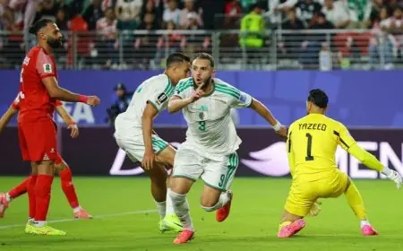 الجزائر تهزم الأردن في قمة عربية مثيرة بكأس العالم