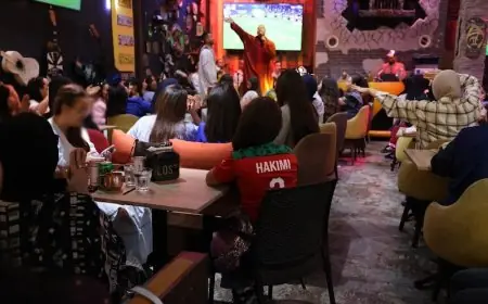 مغاربة يطالبون بإقرار عطلة استثنائية الثلاثاء المقبل بسبب توقيت مباراة المغرب وهولندا في المونديال