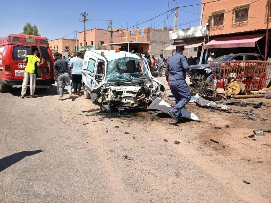 حادثة سير خطيرة بالعطاوية في قلعة السراغنة تخلف وفاة سيدة وجرحى بعد اصطدام سيارة للإسعاف وسيارات خفيفة