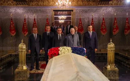 الوزير الأول الفرنسي يزور ضريح محمد الخامس بالرباط