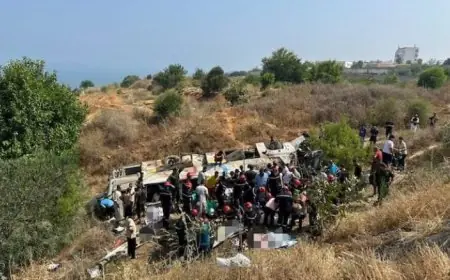 مصرع 25 شخص وإصابة العشرات إثر انقلاب حافلة لنقل الركاب بالجزائر