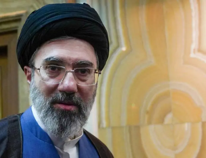بعد غياب طويل.. مجتبى خامنئي يتعهد بالانتقام لمقتل والده