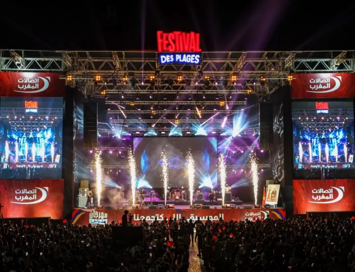 Festival des Plages Maroc Telecom à M'diq : 670 000 festivaliers célèbrent la Fête du Trône avec Ragheb Alama, Fnaire et Douzi