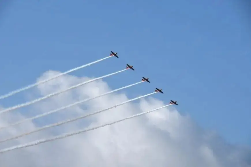 Fête du Trône : les Forces Armées Royales organisent des démonstrations aériennes et des sauts en parachute à M'diq, Martil et Salé