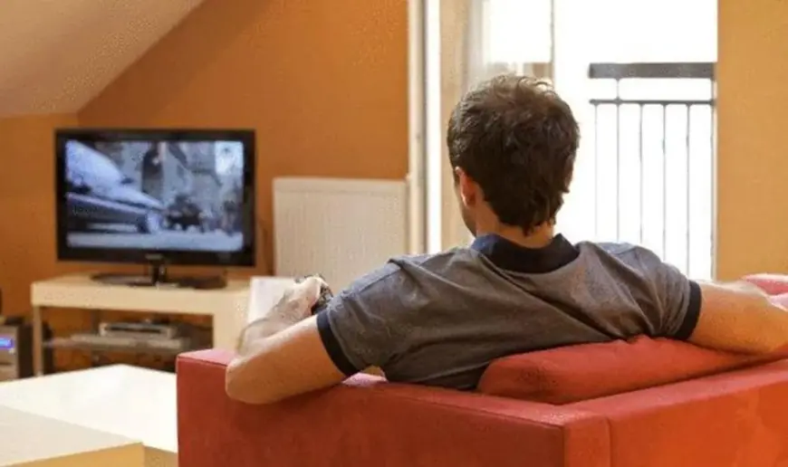 دراسة تحذر: مشاهدة التلفاز لساعات طويلة قد تضر بصحة الدماغ