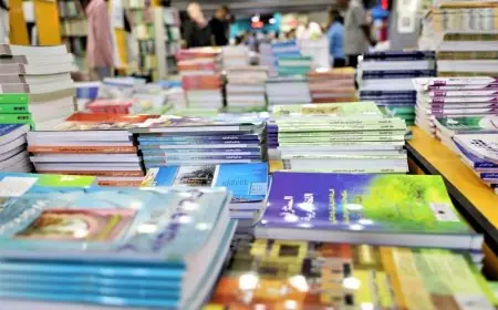 برلماني يطالب بضمان تكافؤ الفرص في توزيع الكتاب المدرسي وحماية المكتبات الصغرى