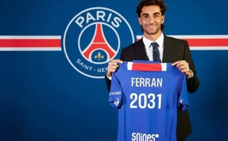 رسميا.. باريس سان جيرمان يضم بطل العالم فيران توريس من برشلونة حتى 2031