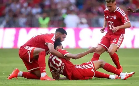 غموض حول حالة لاعب بايرن ميونخ موسيالا بعد سقوطه المفاجئ في ودية لايبزغ