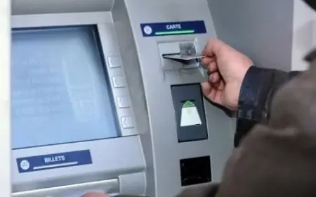 5000 درهم تعويضاً لزبون ابتلع الصراف الآلي بطاقته البنكية