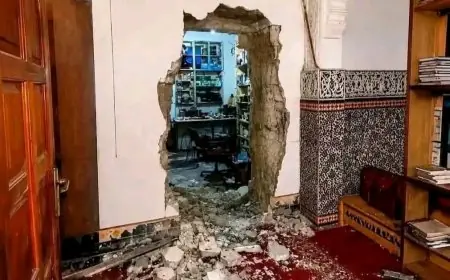الحوز.. مجهولون يحدثون ثقبا بجدار مسجد لمحاولة الوصول إلى محل هواتف