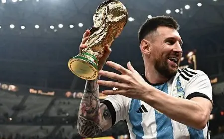 الأرجنتيني ليونيل ميسي يعلن اعتزاله اللعب دوليا