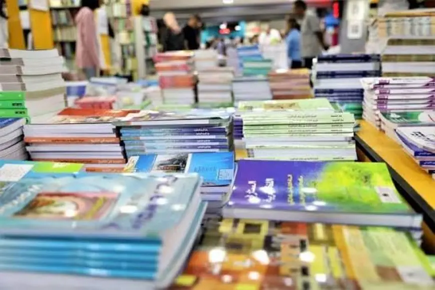 رابطة الكتبيين تحذر من تكرار أزمة كتب "مدارس الريادة" وعودة السوق السوداء