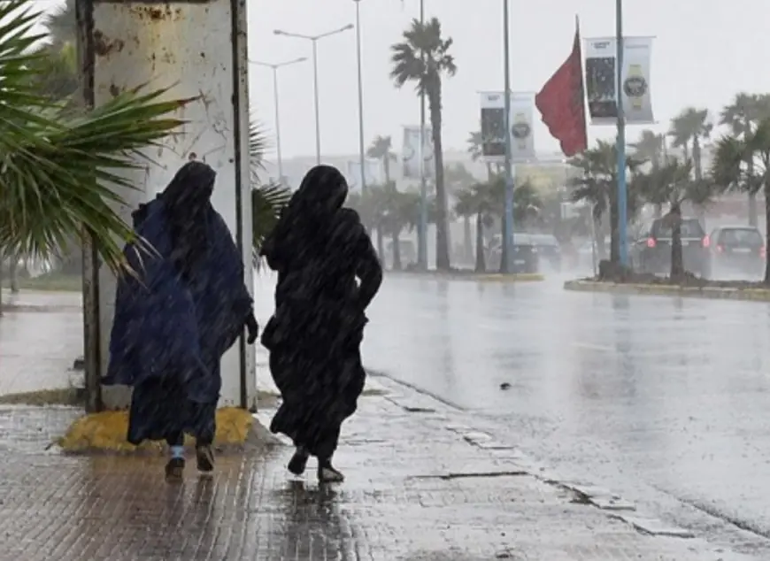نشرة إنذارية.. زخات رعدية وبَرَد ورياح قوية تضرب عددا من أقاليم المملكة