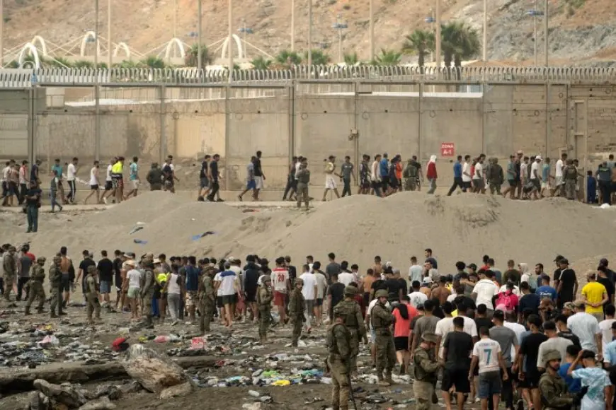 وزيرة الصحة الإسبانية ترفض ربط مهاجري سبتة المحتلة بالمرض والجريمة وتحذر من مخاطر الاكتظاظ