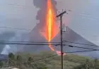 سفارة المغرب بجاكرتا تدعو المغاربة المقيمين في إندونيسيا إلى توخي الحيطة والحذر بسبب ثوران بركان أناك كراكاتو