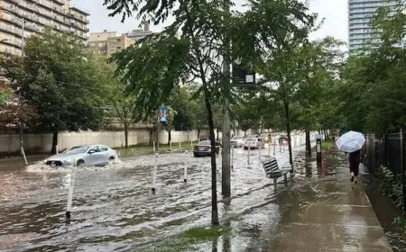 عاصفة رعدية تضرب تورونتو الكندية وتغرق أحياءها وتقطع الكهرباء عن 65 ألف شخص