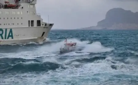 الرياح القوية تتسبب في تعليق الرحلات البحرية بين طنجة وطريفة