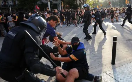 برشلونة تهتز.. 45 ألف متظاهر و18 موقوفاً في مواجهات مع الشرطة