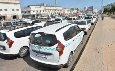 وقفة لأصحاب الطاكسيات بالبيضاء .. مطالب بزيادة في التسعيرة ودعم لمواجهة ارتفاع المصاريف