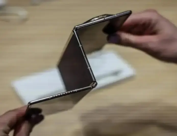 أبل تستعد للكشف عن هاتف iPhone Ultra القابل للطي في 9 شتنبر