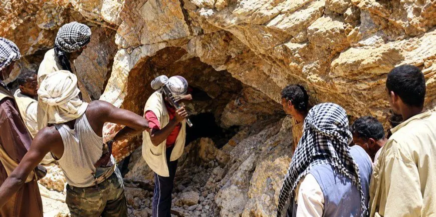 مقتل 67 عاملاً في انهيار منجم ذهب في السودان