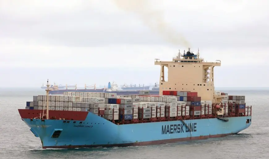 حريق بمحركات سفينة "Maersk Lanco" يؤخر رحلتها نحو ميناء طنجة المتوسط